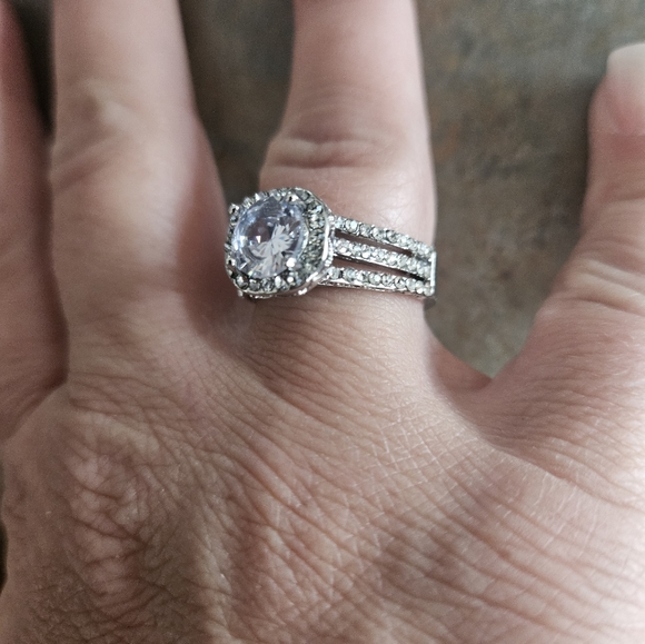 Ring - Picture 3 of 5